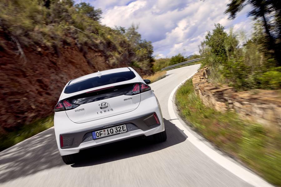  Hyundai IONIQ electric (AE) 2019 года  (WW) (фото 10 из 44)
